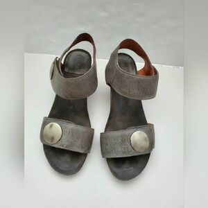 Taos Women’s Carousel 2 Strappy Leather Wedge Sandal In Gray Sz EU 38/US 7-7.5